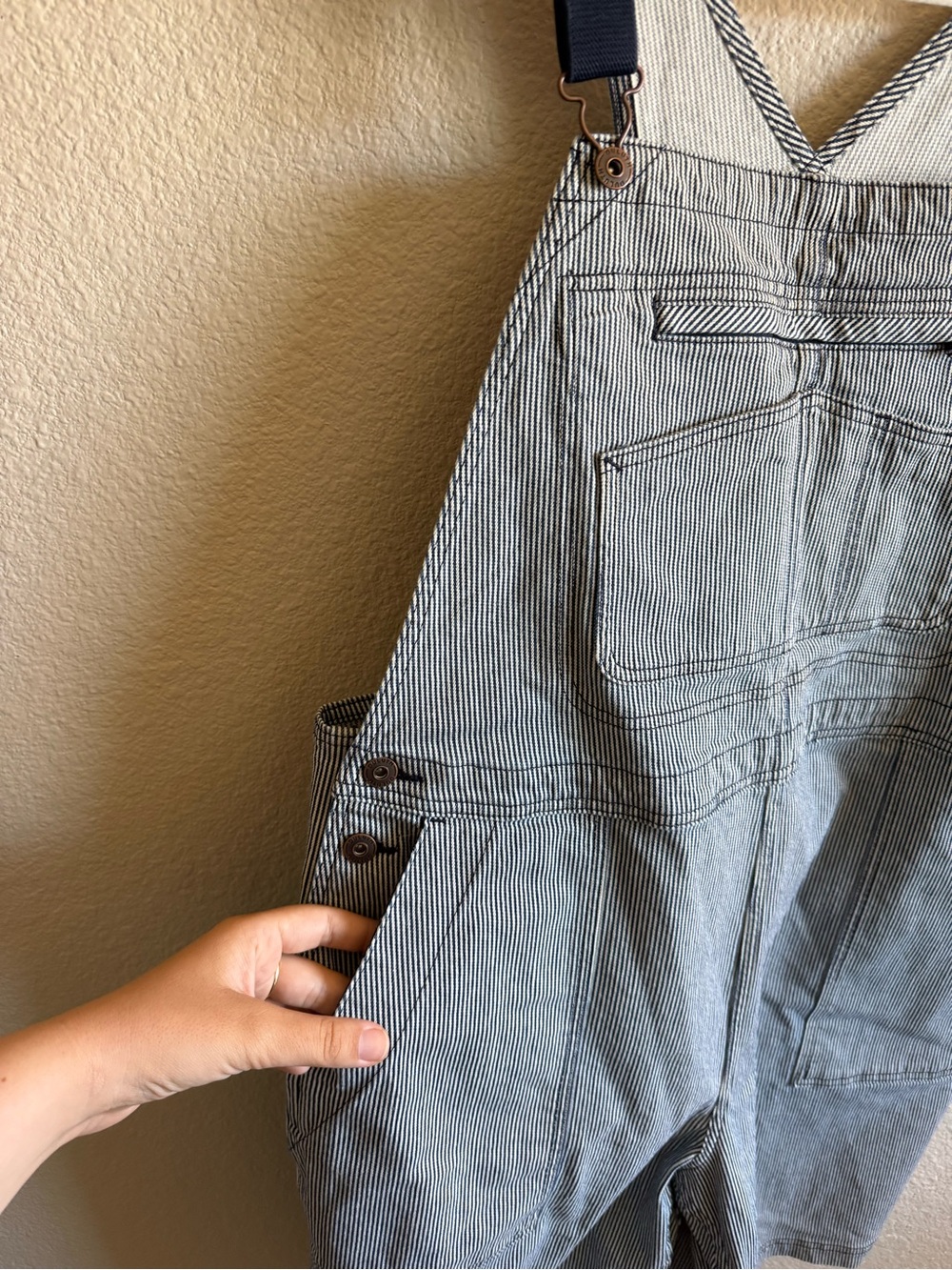Duluth Trading Co Short Overalls Denim Blue & White Striped Utility Size XL - Picture 2 of 8